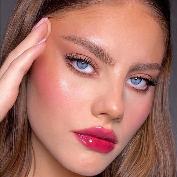 Iconic London Lustre Lip Oil Lipgloss in One to Watch BNIB - Picture 3 of 13